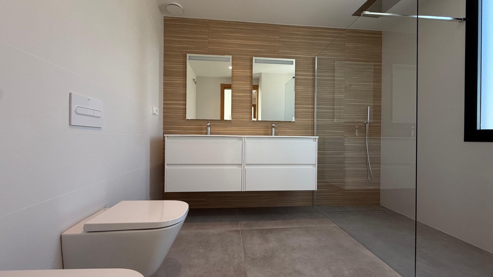 Moderne villa in Moraira met uitzicht op zee - Te koop met 4 slaapkamers en zwembad