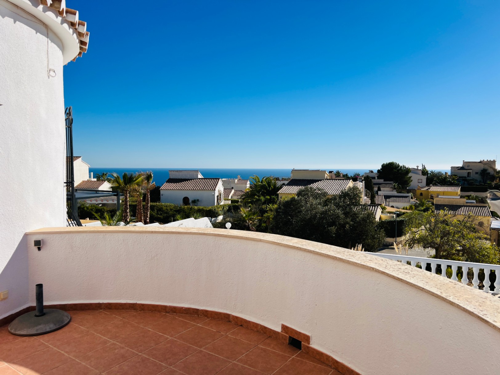 Mooie villa in Spaanse stijl met uitzicht op zee
