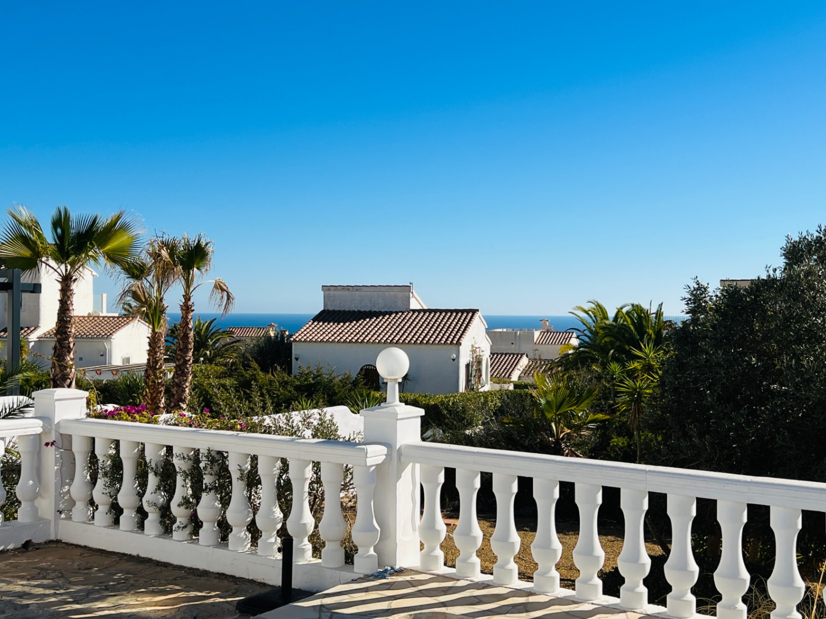 Bonita villa de estilo español con vistas al mar