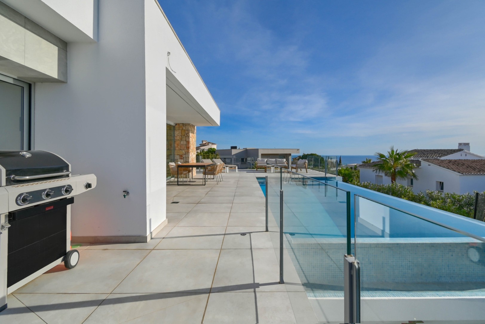 Moderne luxe villa met panoramisch uitzicht op zee Sleutelklaar