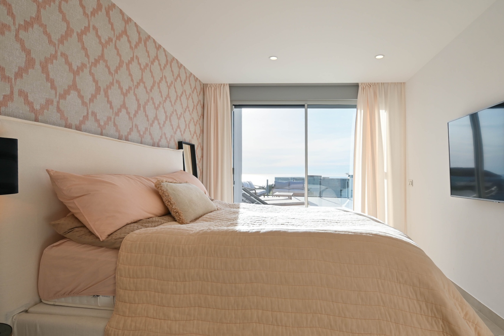 Moderne Luxusvilla mit Panoramablick auf das Meer