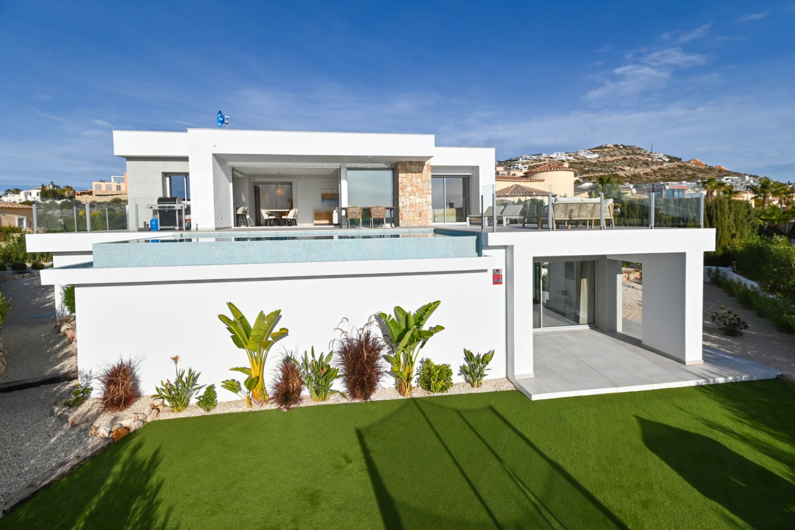 Villa de lujo moderna con vistas panorámicas al mar llave en mano
