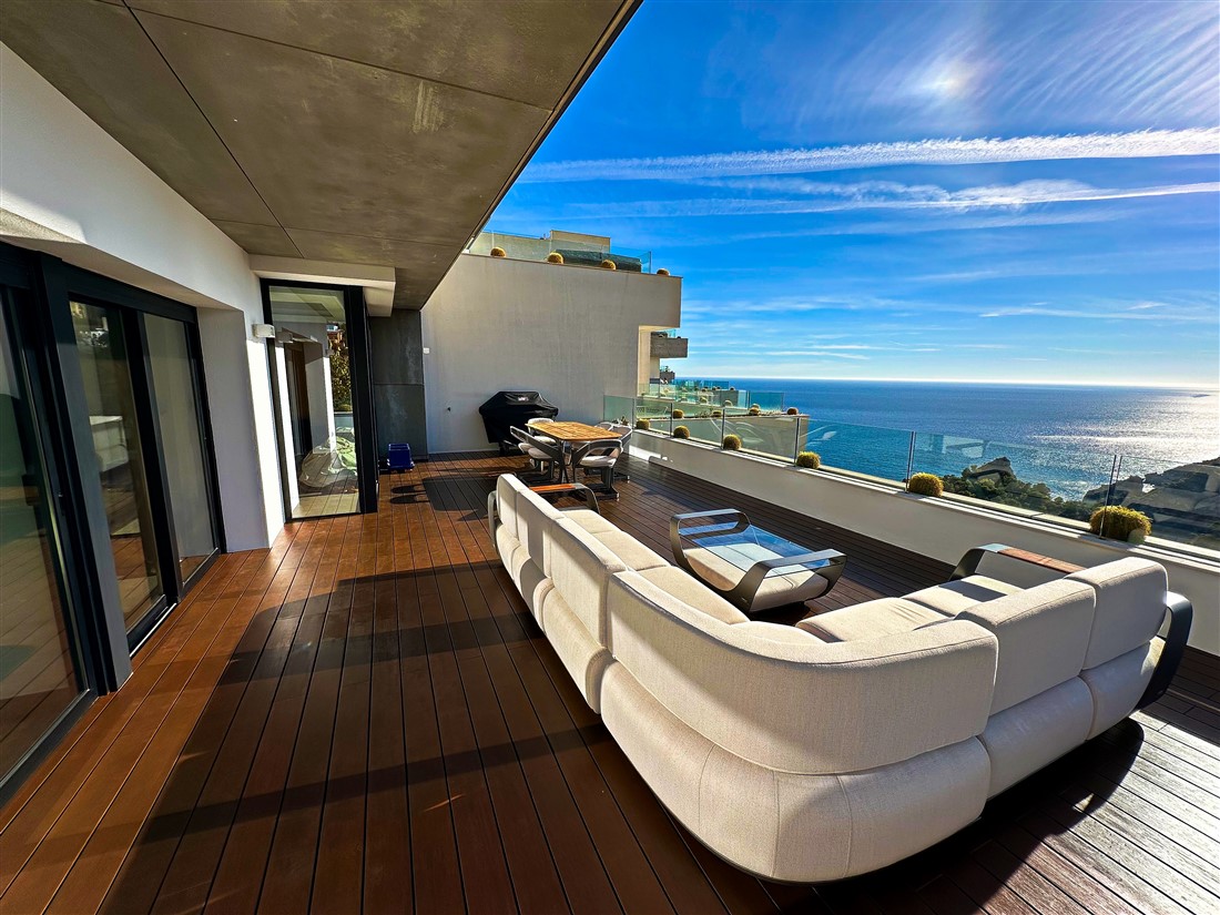 Nowoczesny luksusowy apartament z widokiem na morze