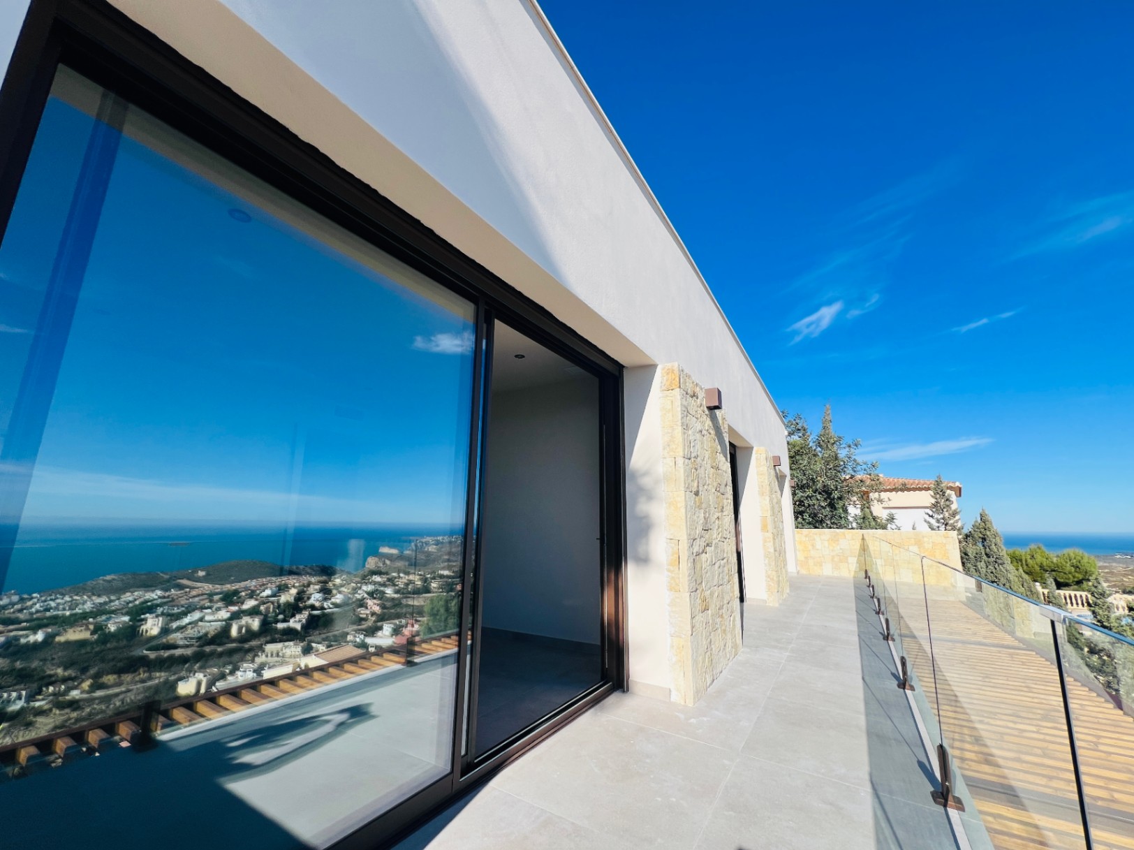 Luxe villa met panoramisch uitzicht op zee