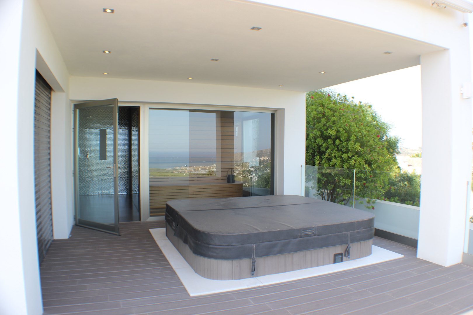 Ultra moderne villa avec vue panoramique sur la mer
