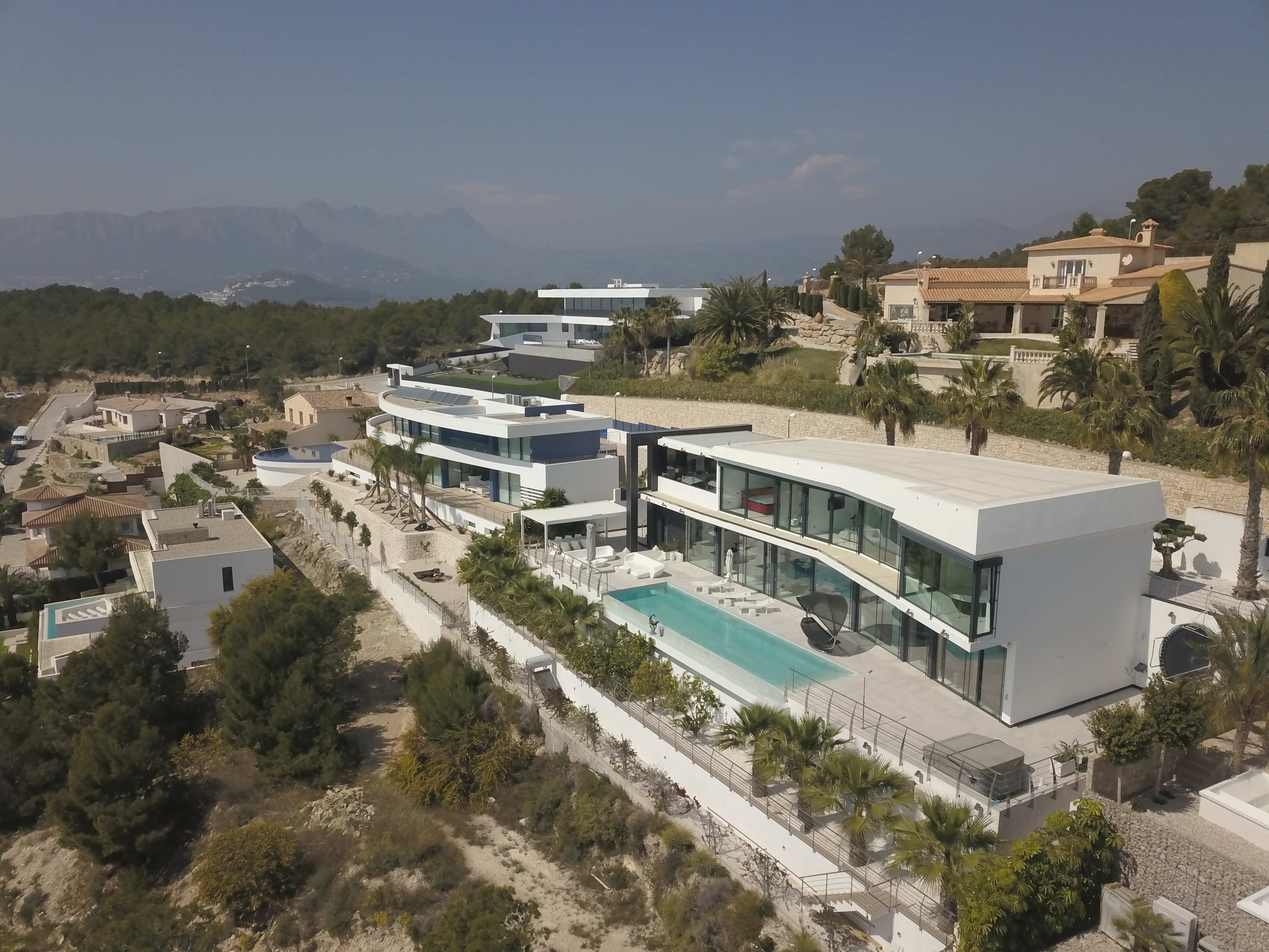 Villa moderna con vistas panorámicas al mar