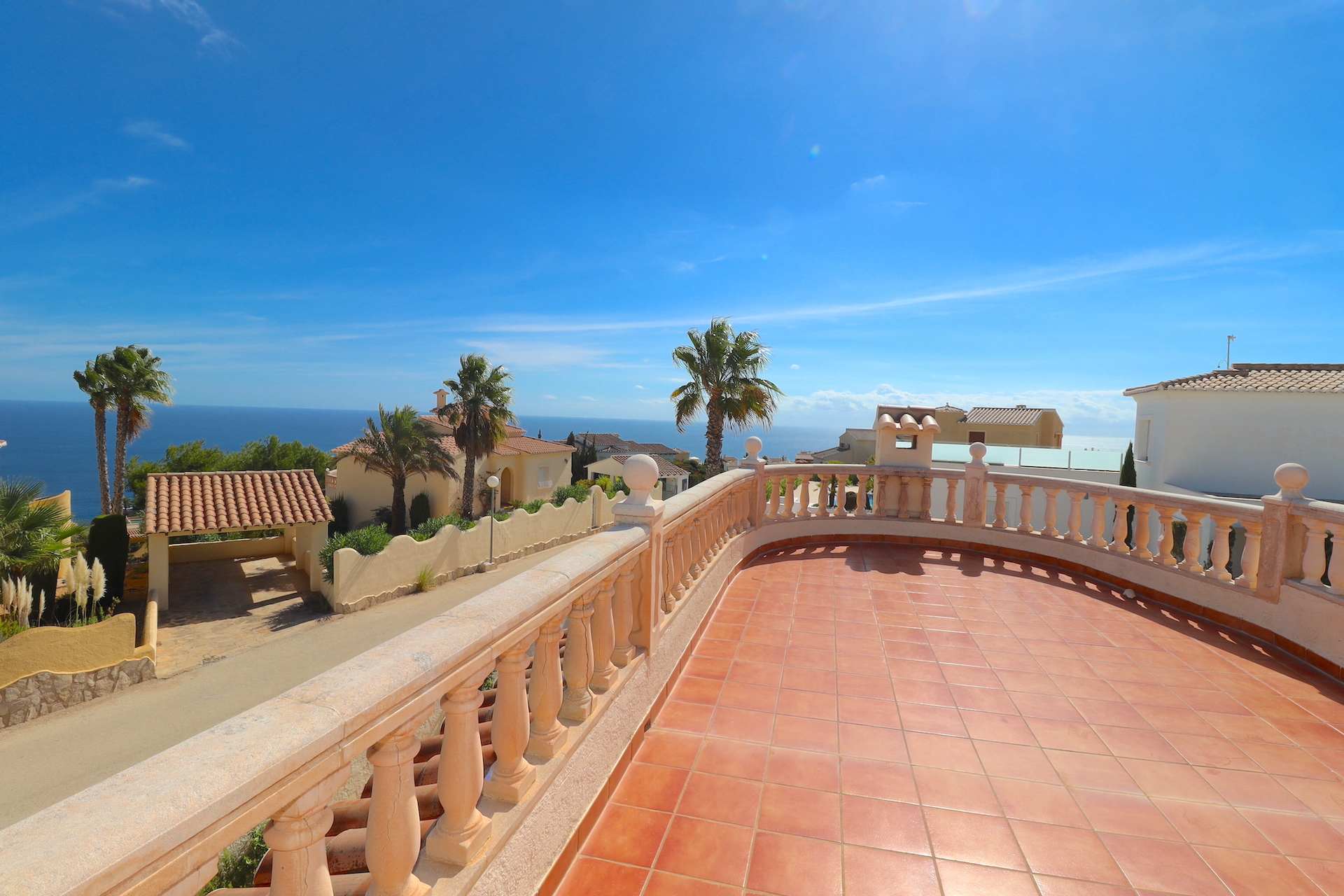 Stunning Villa with 5 Bedrooms and sea views