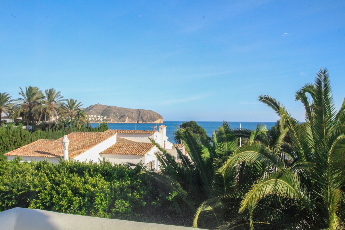 Unieke villa naast Algas met uitzicht op zee in Moraira