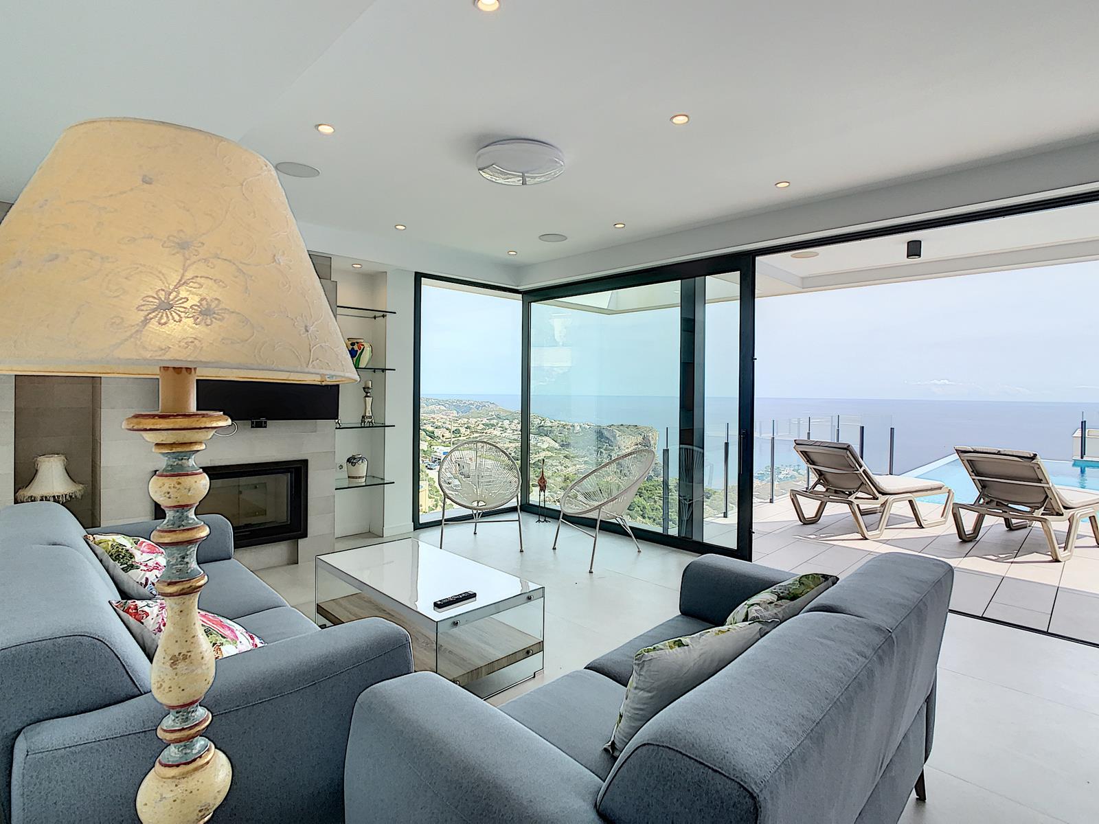 Villa moderna única en venta con vistas al mar