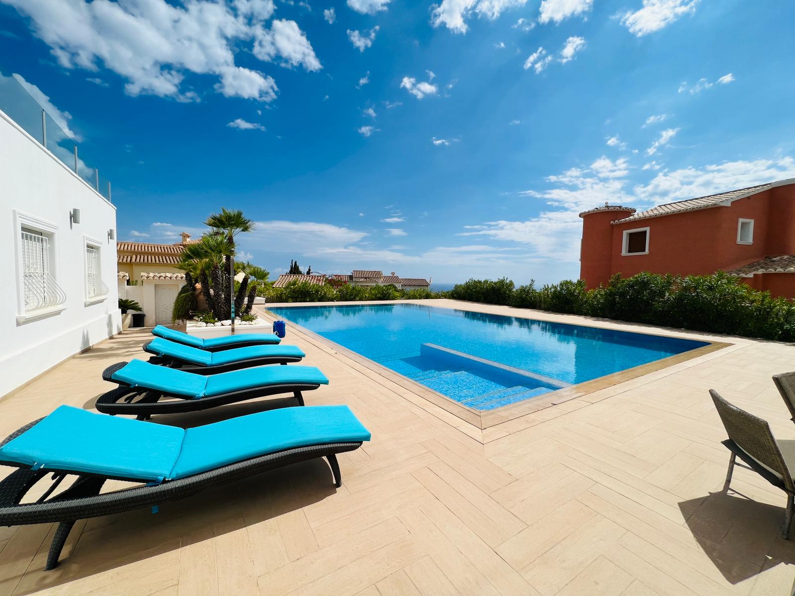 Prachtige luxe villa met uitzicht op zee