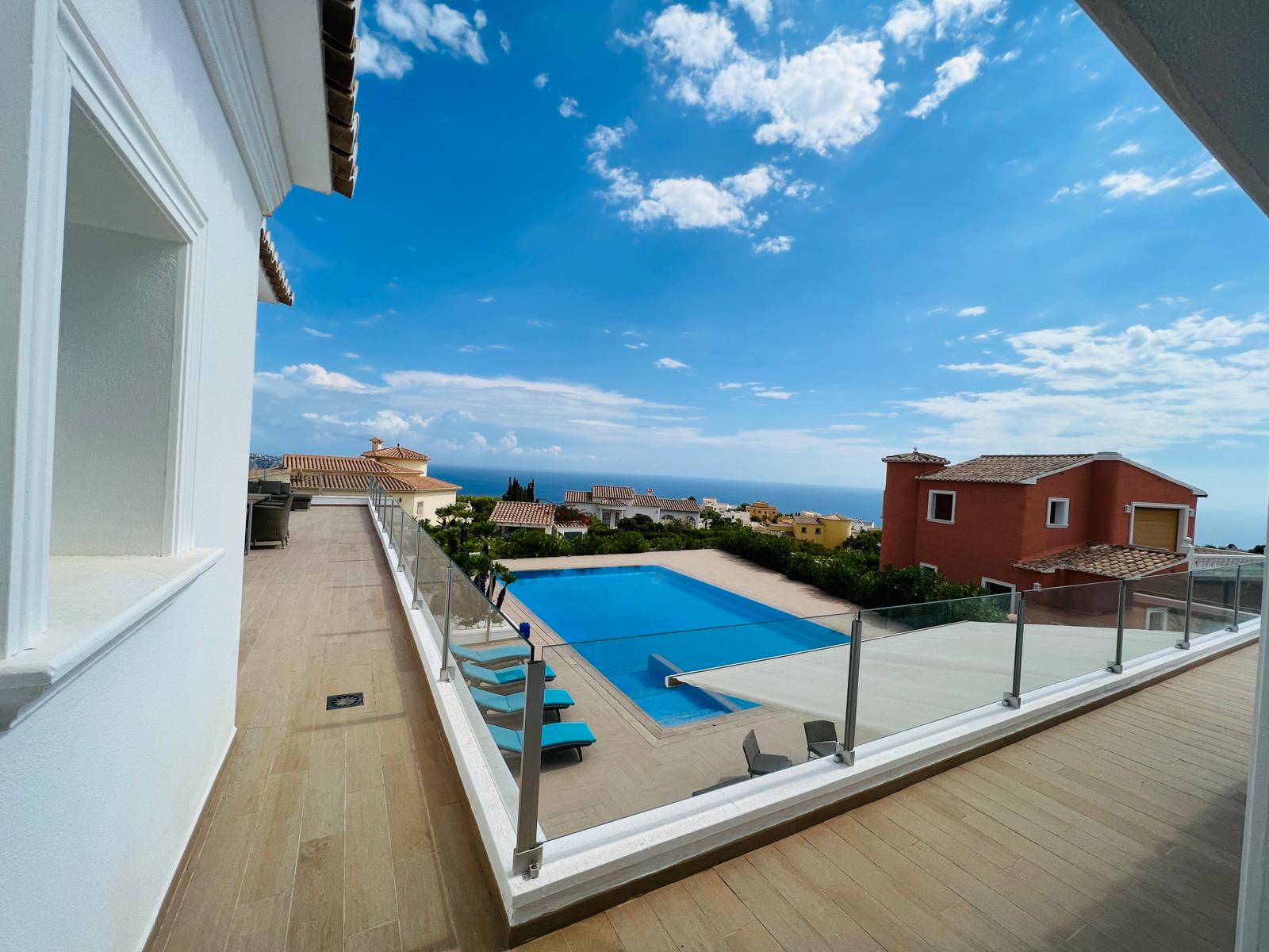 Prachtige luxe villa met uitzicht op zee
