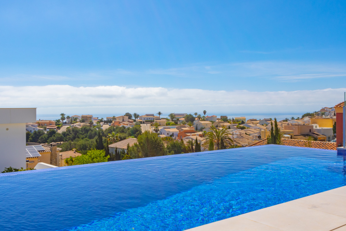 Belle villa moderne avec vue panoramique à Cumbre del Sol.