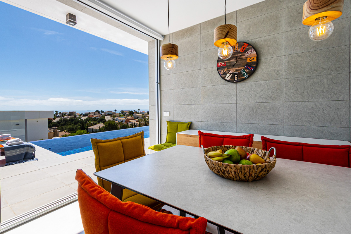 Mooie moderne villa met panoramisch uitzicht in Cumbre del Sol.
