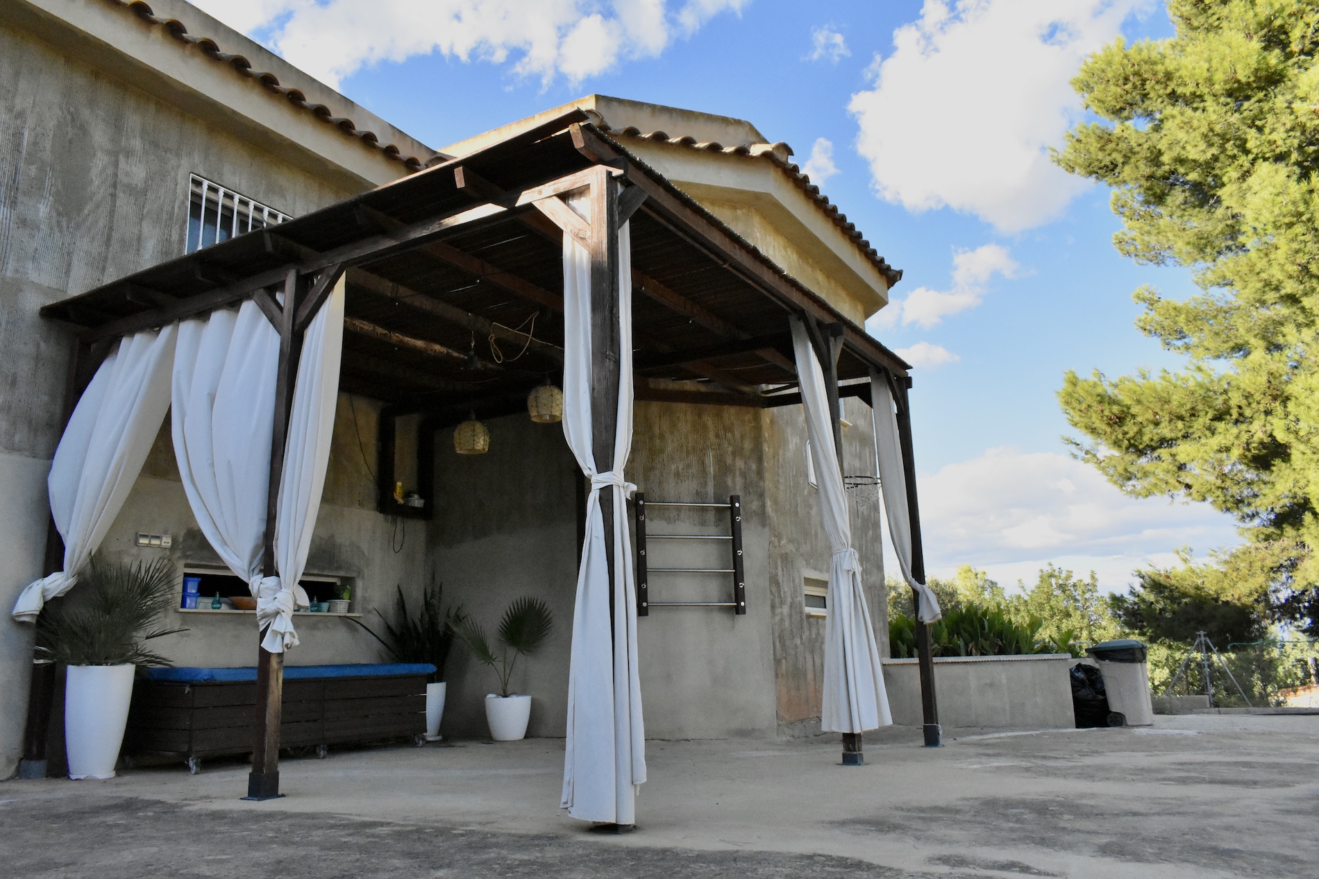 Villa méditerranéenne réformée à Calicanto