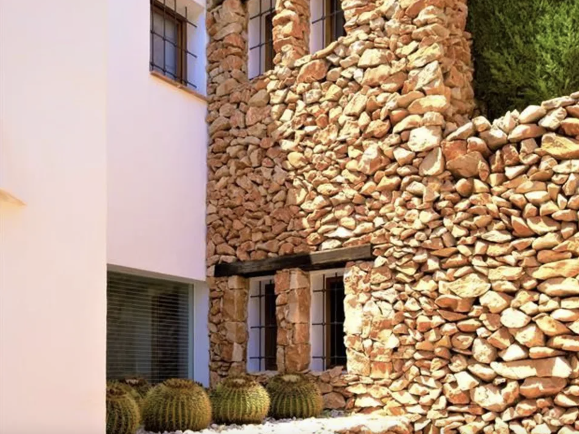 Villa de lujo de estilo ibicenco en Moraira con vistas al mar