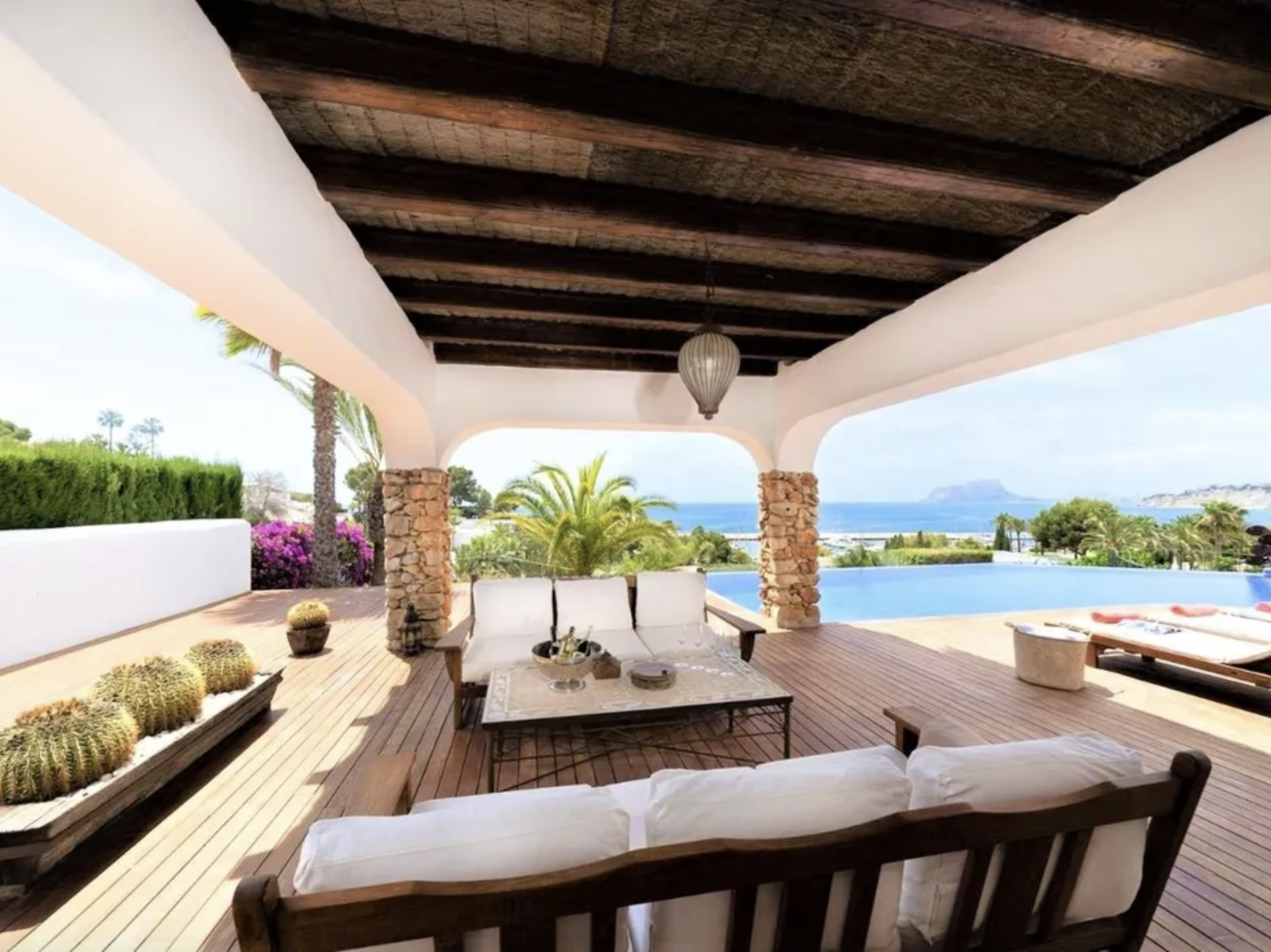 Luxe Ibiza stijl villa in Moraira uitzicht op zee