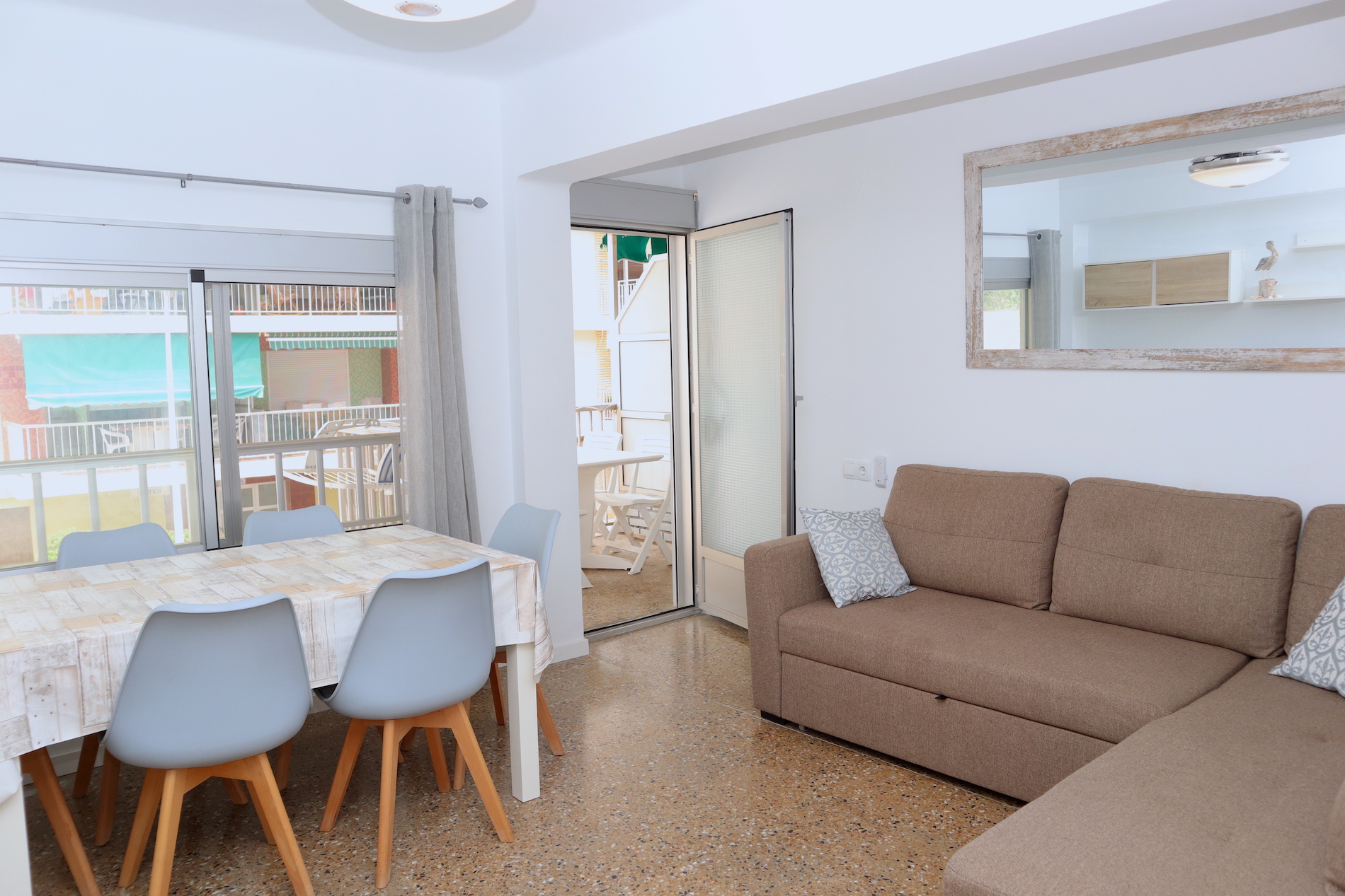 Cozy apartment with sea views in Les Palmeres Valencia