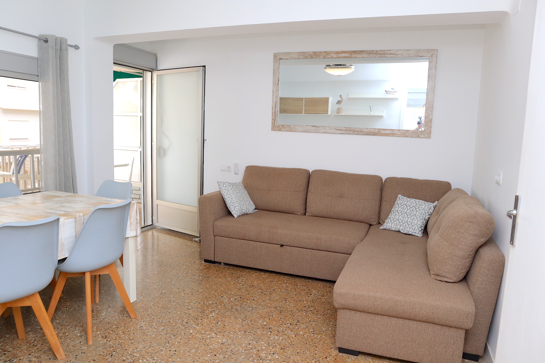 Cozy apartment with sea views in Les Palmeres Valencia